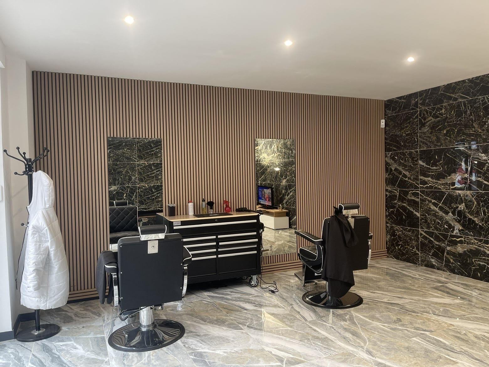 Interieur du salon Gentlemen Empire a Evron